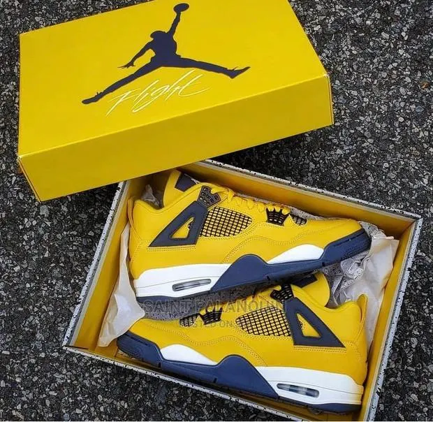 Air Jordan 4 · Photo 1