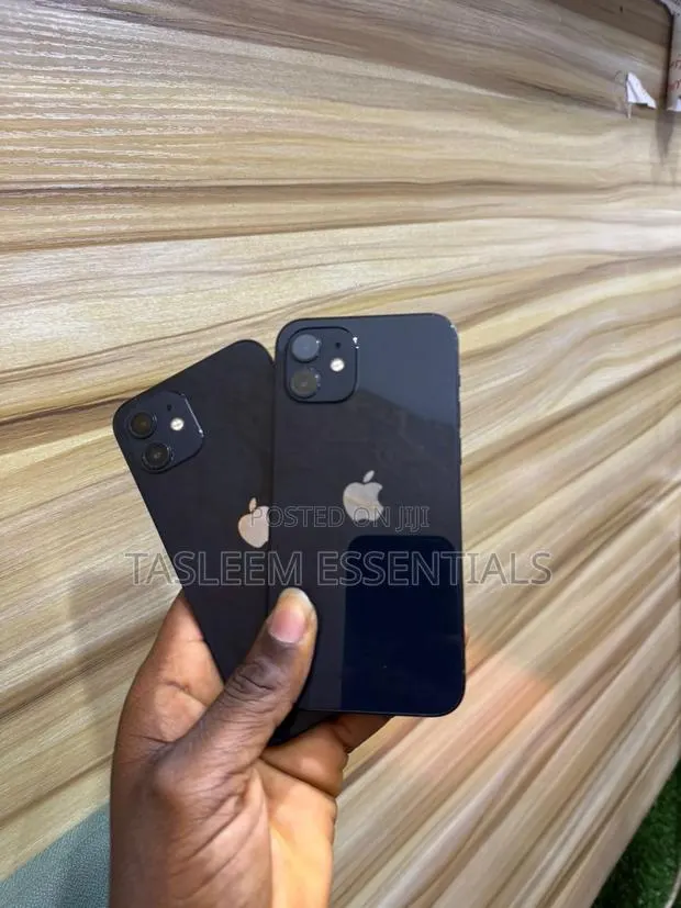 New Apple iPhone 12 128 GB Black · Photo 1