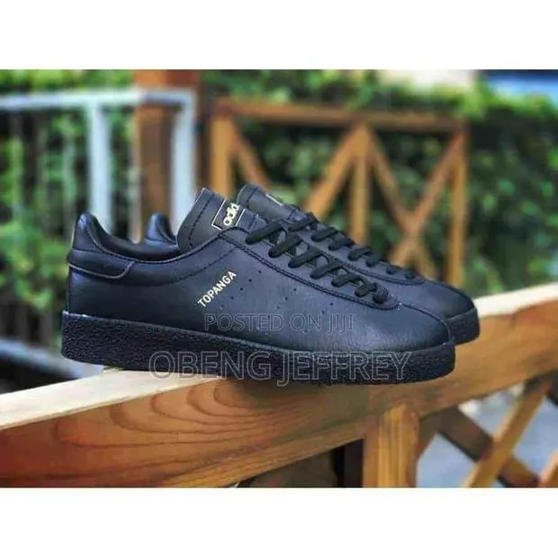 Original Adidas Topanga All Black · Photo 1