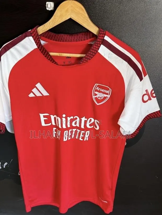 Arsenal Home Jersey · Photo 1