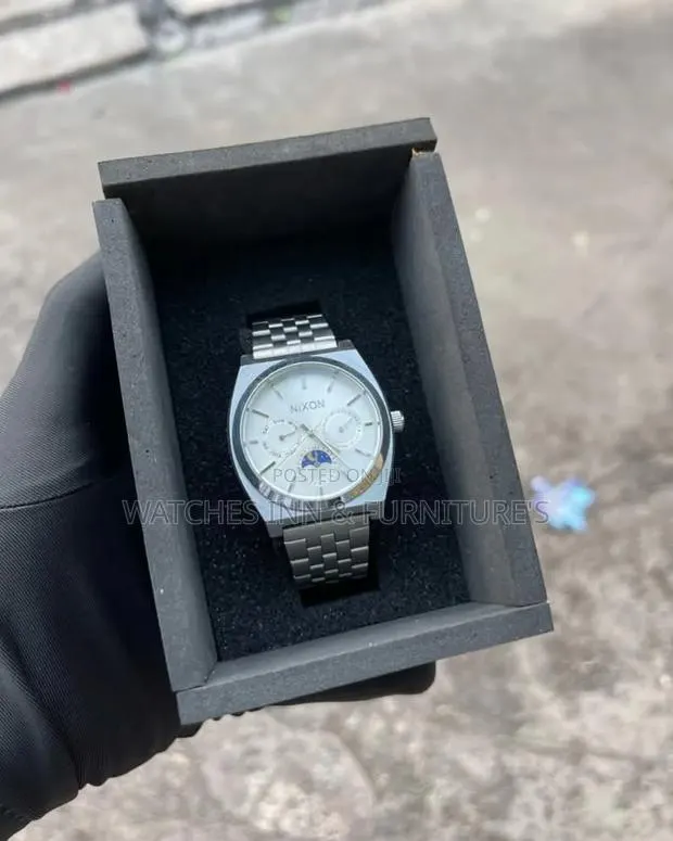 Nixon Day - Night Wrist Watch · Photo 1