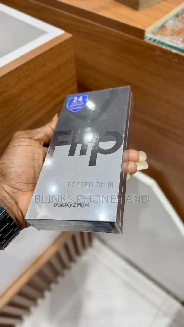 New Samsung Galaxy Z Flip4 256 GB Green · Photo 1