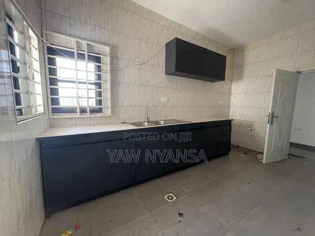 3 Bedroom for Rent at Ashomang Estate · Photo 3