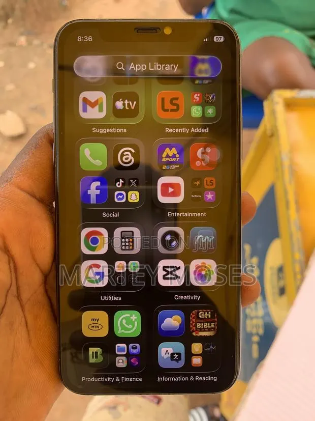Apple iPhone 11 Pro 512 GB Gray · Photo 1