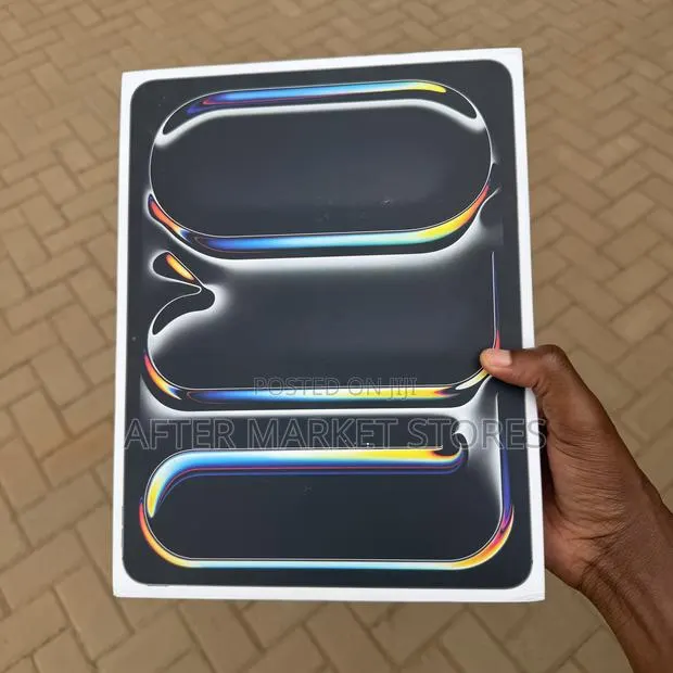 New Apple iPad Pro 13 (2025) 256 GB Black · Photo 1