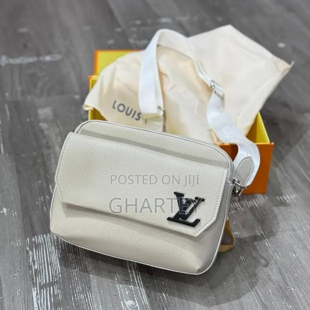 All White Luxury Leather Cross Body Side Bag · Photo 1