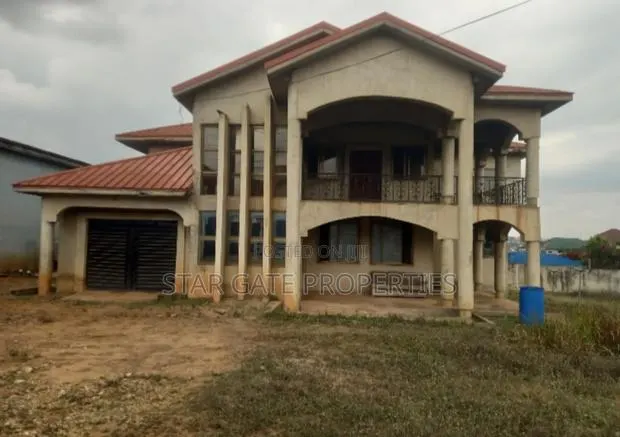 5bdrm House in Near Buokrom, Kumasi Metropolitan for sale · Photo 1
