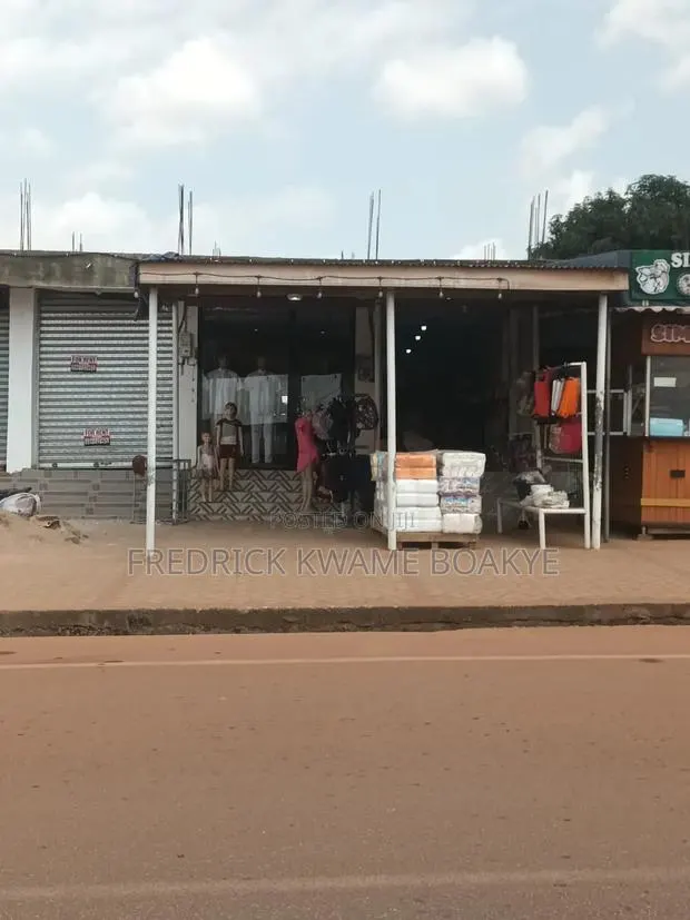 Store for Rent at Agric Kromoase · Photo 1