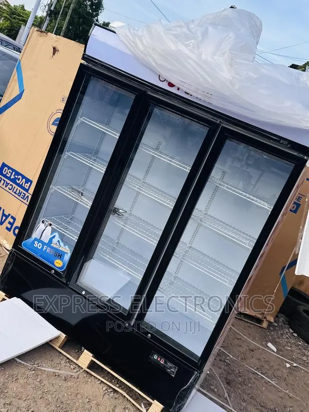 Display > Pearl Fridge 3doors White PVC-150 · Photo 1