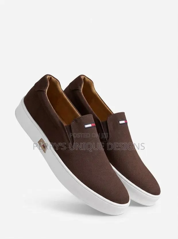 Premium, Breathable Cotton Canvas · Photo 1
