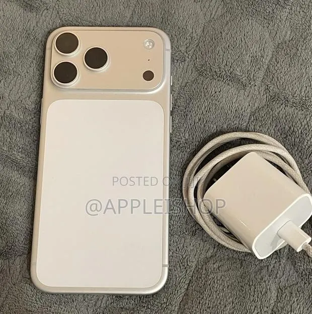 Apple iPhone 17 Pro Max 512 GB Silver · Photo 1