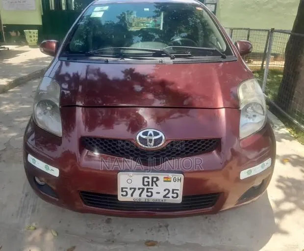 Toyota Vitz 2010 Brown · Photo 1