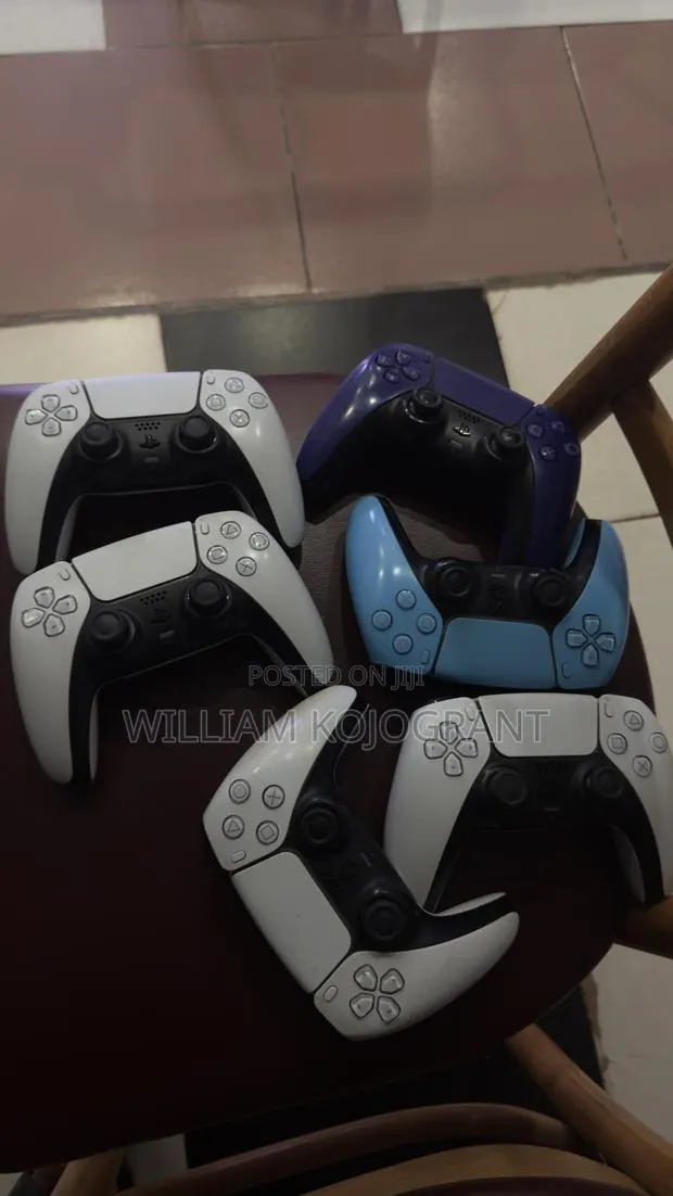 PS5 Controllers Home Use · Photo 1