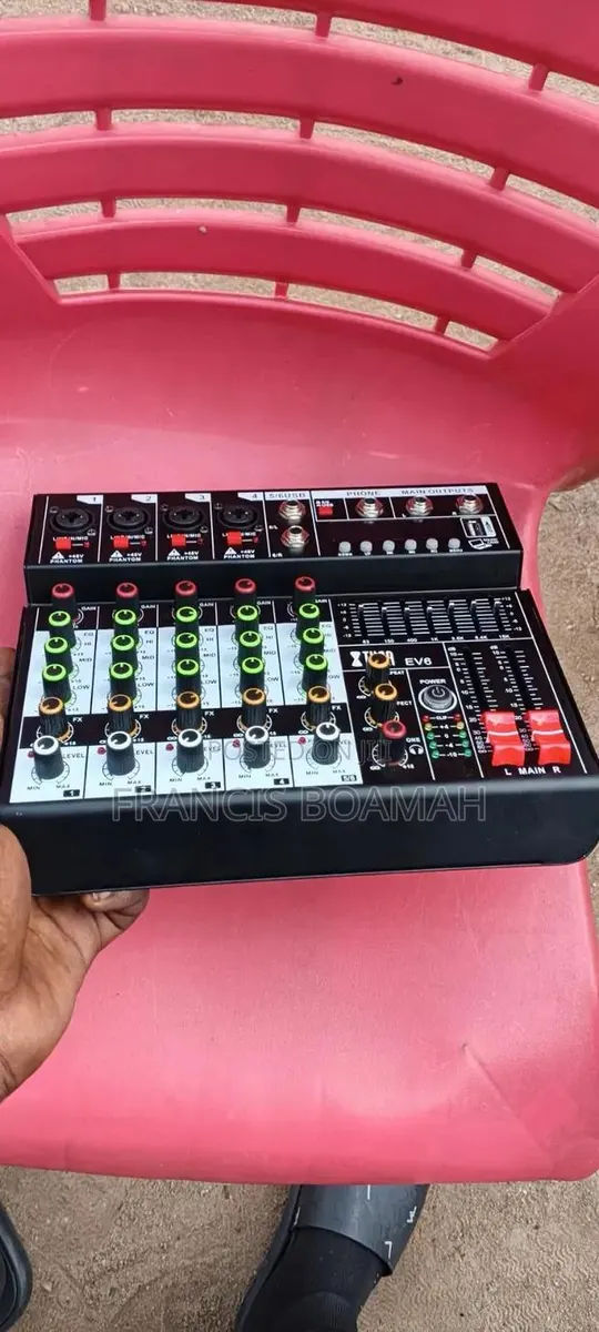 4 to 6 to Channels Mixer With Bluetooth and USB · Photo 1