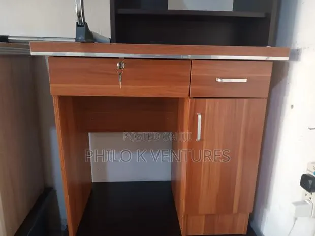 Leaning Table for Sale · Photo 1