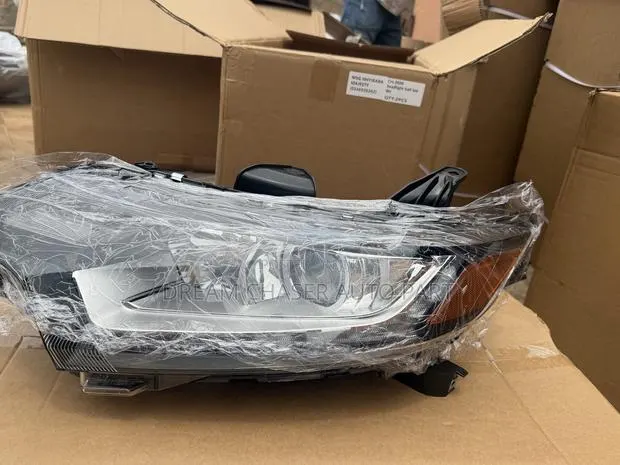 Outlander 2018-201 Headlight · Photo 2