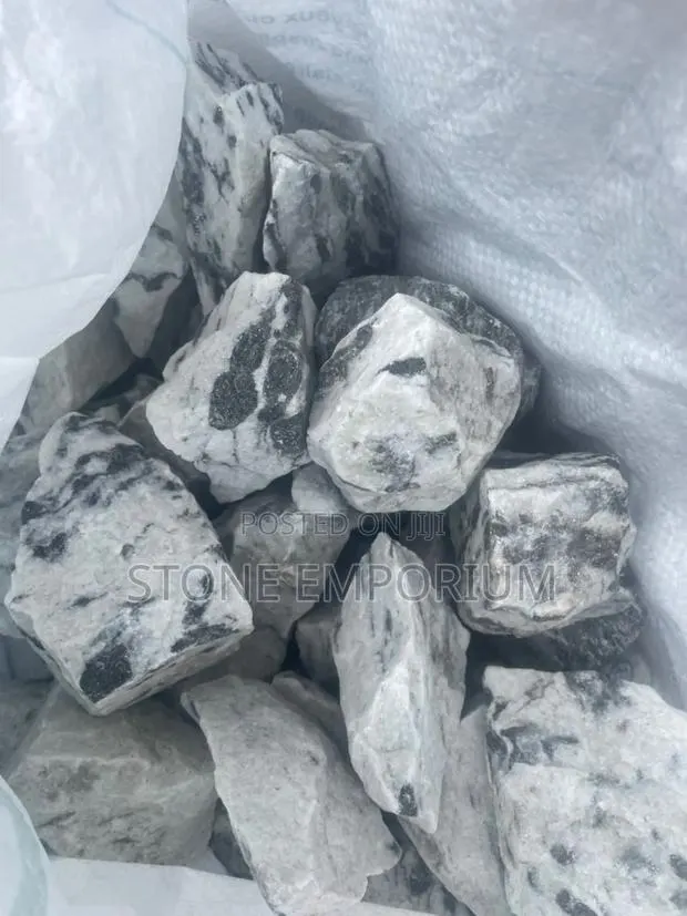 Black/White Stone · Photo 1