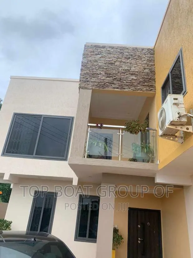Furnished 5bdrm House in Top Boat Estate, Kumasi Metropolitan for sale
