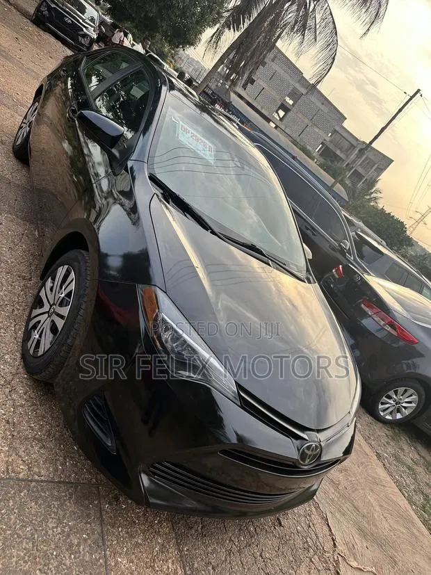 Toyota Corolla LE Eco (1.8L 4cyl 2A) 2019 Black · Photo 1