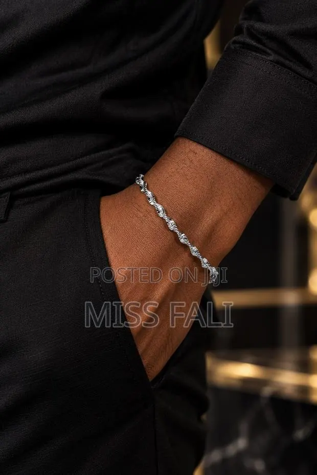 Twistwave Bracelet · Photo 1