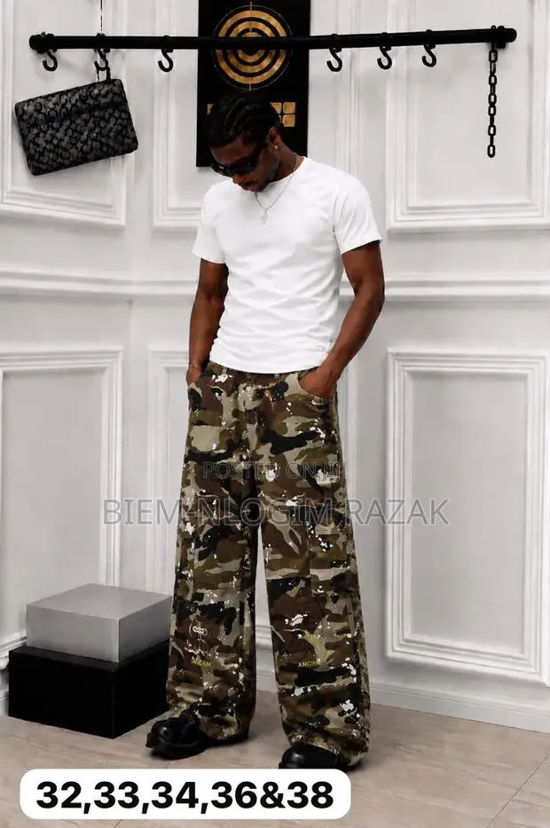 High Quality Camouflage Cargo Pants Available in Stock · Photo 1