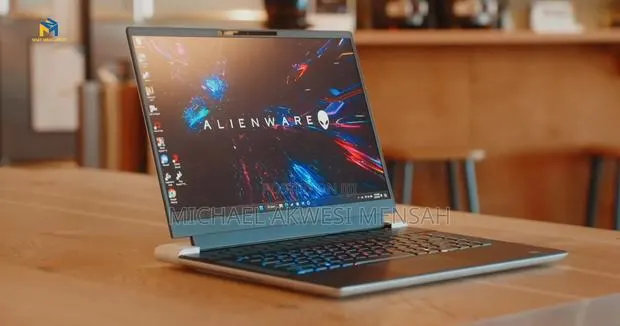 New Laptop Dell Allienware M18 R1 32GB Intel Core Ultra 9 SSD 1T · Photo 1