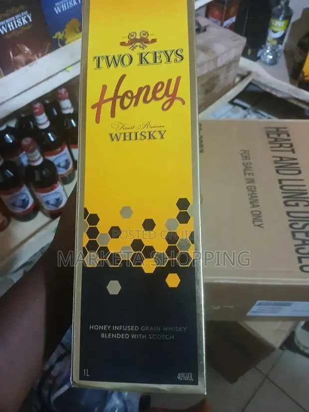 Two Keys Honey Whiskey 1l · Photo 1