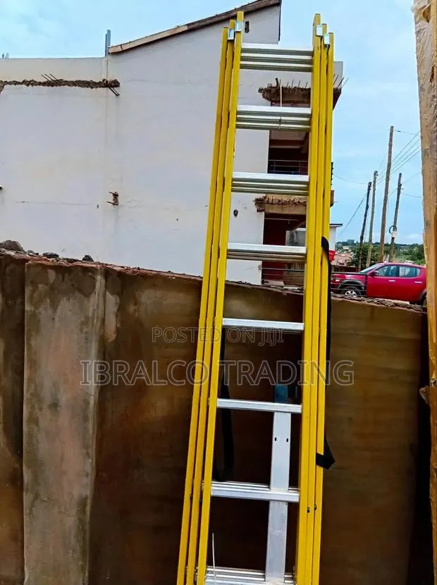 Fibreglass 3x9 Extension Ladder · Photo 1