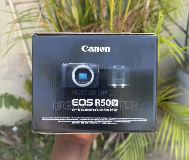 Canon Eos R50 v Mirrorless Camera With 14-30mm F/4-6.3 Lens · Photo 1