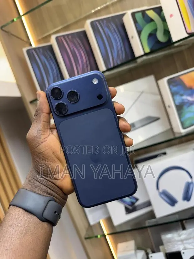 Apple iPhone 17 Pro Max 256 GB Blue · Photo 1