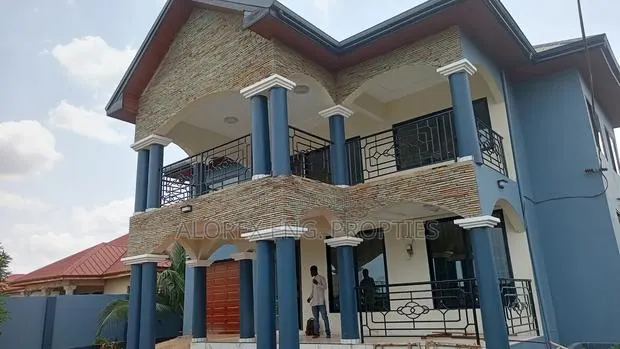 5bdrm House in Castle Gate Estate, Adenta for rent · Photo 1