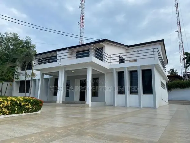 4bdrm Bungalow in Osu Ring Road for rent · Photo 1