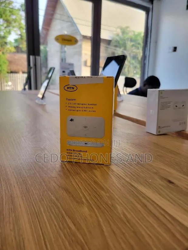 Mini Universal Pocket Mifi 4g ( ZLT M30s Lte Ufi ) · Photo 1