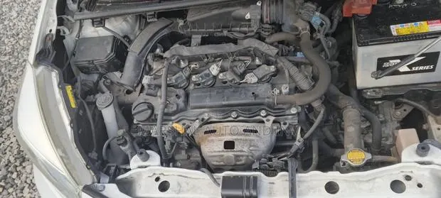 Toyota Vitz 2012 White · Photo 1