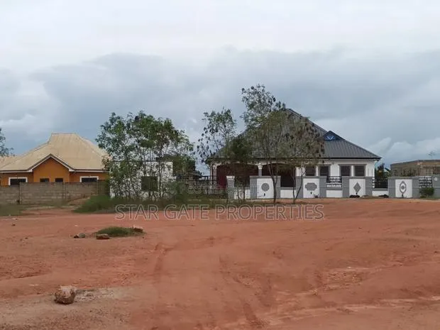4 Plots ( 1 Acre Land) 3rd Plots Main Highway Aputuogya · Photo 1