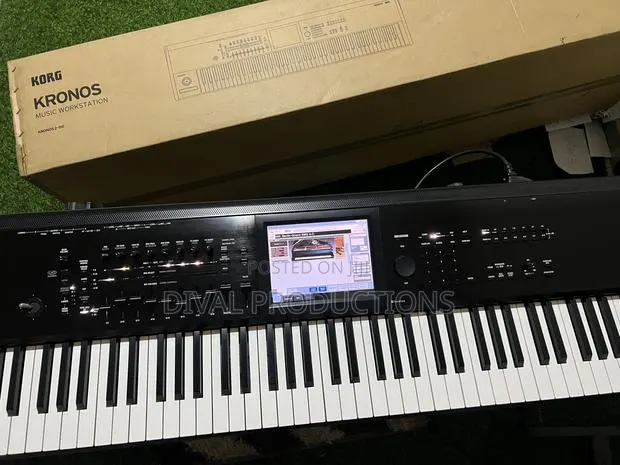 Kronos 2 88 Music Workstation · Photo 1