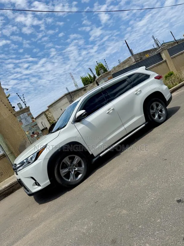 Toyota Highlander XLE 2019 White · Photo 1