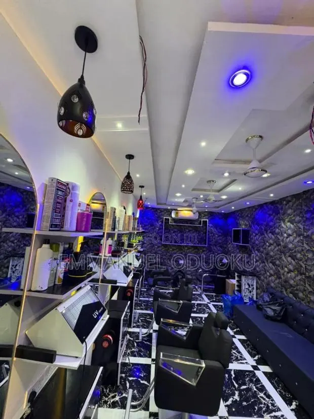 Unisex Barbering Saloon · Photo 1