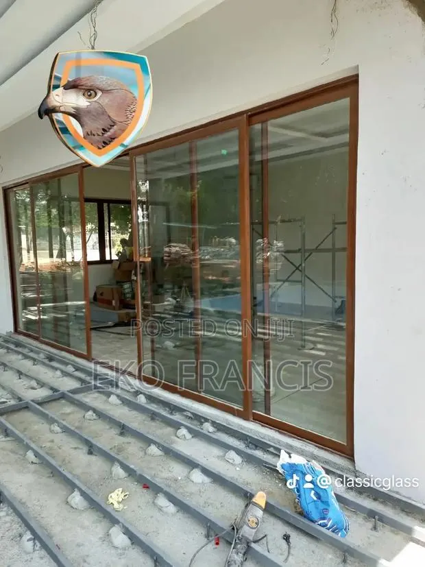 Sliding Door. 4 Bay · Photo 1