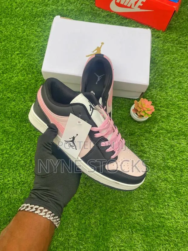 Nike Air Jordan – Women · Photo 1
