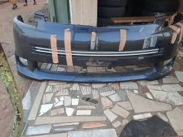 Toyota Voxy Front Bumper · Photo 1