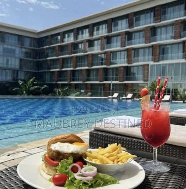 5-Star Luxury Serviced Corporate Executive Suite in Ridge – Pool View
