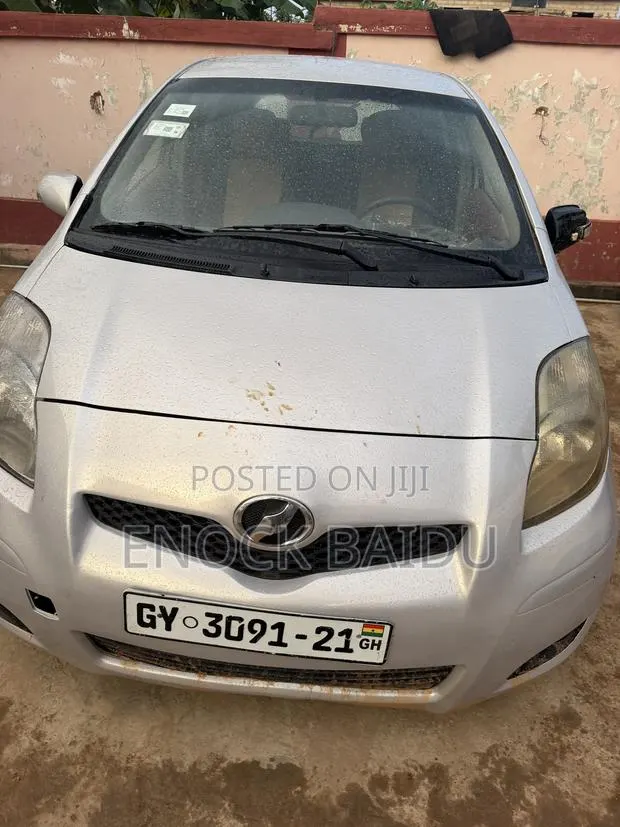 Toyota Vitz 1.0 FWD 3dr 2009 Gray · Photo 1
