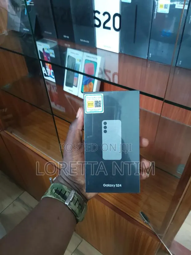 New Samsung Galaxy S24 256 GB Black · Photo 1