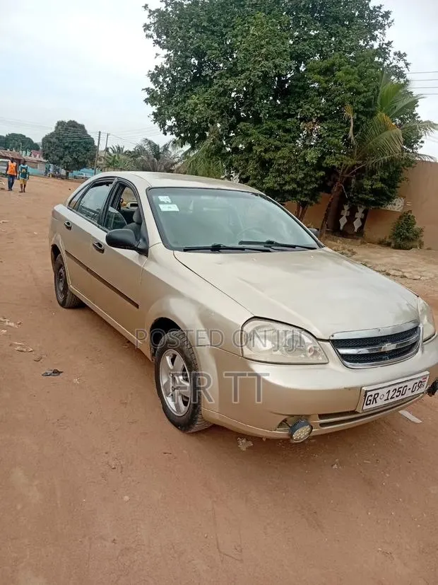 Chevrolet Optra 2010 Gold · Photo 1