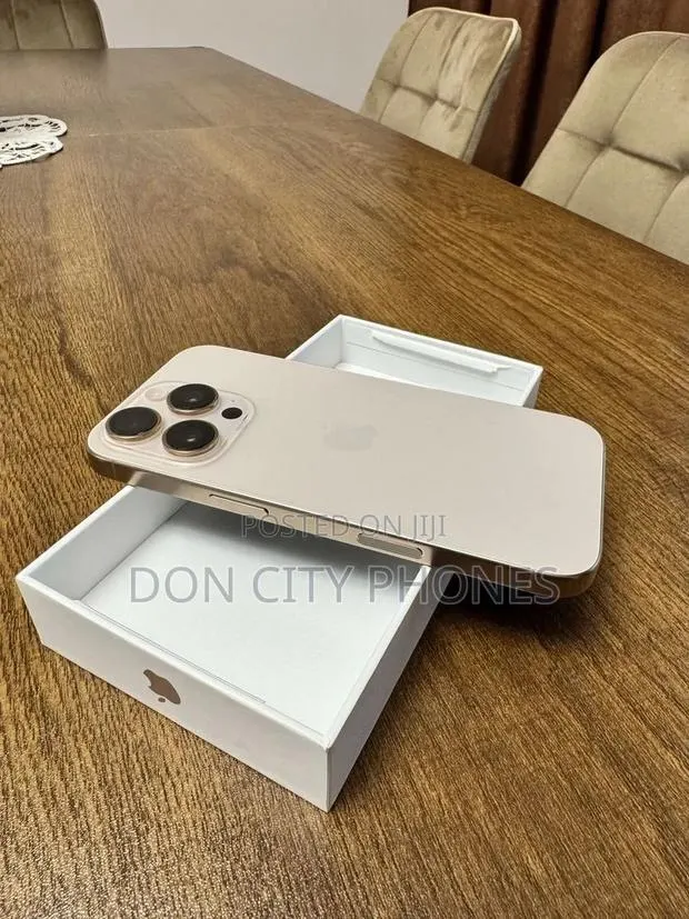 Apple iPhone 16 Pro Max 256 GB Gold · Photo 1