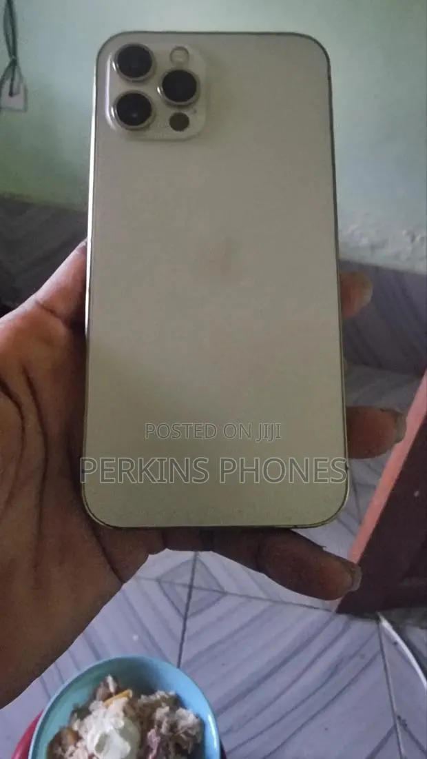 Apple iPhone 12 Pro 128 GB Gold · Photo 1