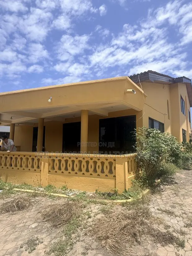 5bdrm House in Community 18 Area, Spintex for rent · Photo 1