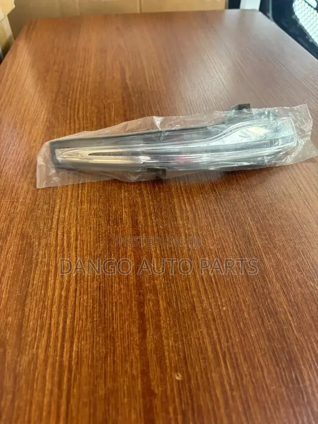 Mercedes Benz C300 Side Mirror Light 2015-2020 Brand New · Photo 1