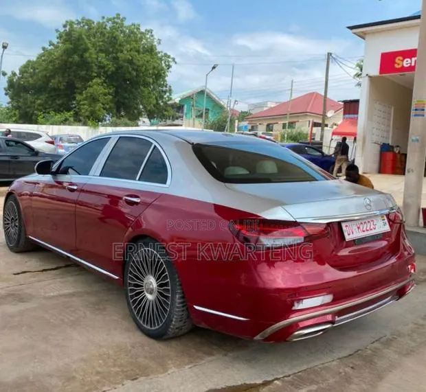 Mercedes-Benz E300 2018 Gray · Photo 1